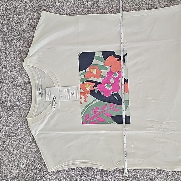 Women's Printed Extended Cap Sleeve - Picture 6 of 8